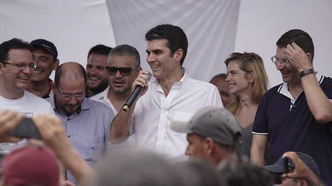 O governador Helder Barbalho e o vice-governador, Lúcio Vale, inauguraram neste sábado (23) a segunda agência do Banco do Estado do Pará (Banpará) em 80 dias de governo, dessa vez no município de Porto de Moz, no oeste paraense. 

FOTO: MARCO SANTOS / AG. PARÁ
DATA: 23.03.3029
PORTO DE MOZ - PARÁ <div class='credito_fotos'>Foto: Marco Santos / Ag. Pará   |   <a href='/midias/2019/originais/30e8ffe0-ba12-4bda-af05-56cbe3790971.jpg' download><i class='fa-solid fa-download'></i> Download</a></div>