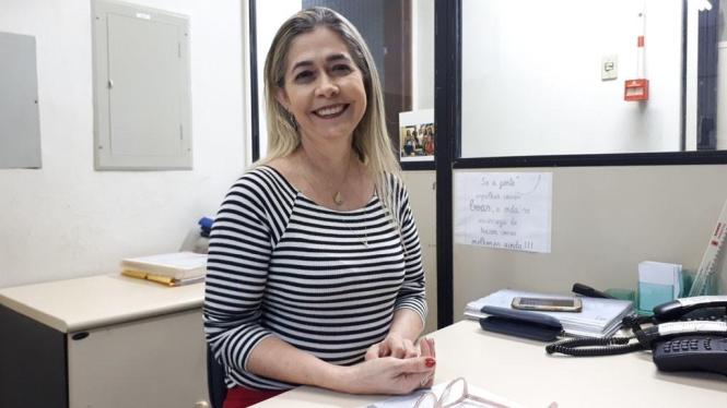 A Fundação Centro de Hemoterapia e Hematologia do Pará (Hemopa) faz um alerta quanto à baixa no estoque de sangue. O ideal era que, todos os dias, fossem coletadas 300 bolsas de sangue no Hemocentro Coordenador; em dezembro a média foi de 120 unidades/dia e, nesta quarta-feira, 2, foram coletadas somente 80 bolsas. Segundo a gerente de Captação de Doadores, Juciara Farias (foto), devido ao reduzido estoque, a Fundação já está priorizando atendimento, dando preferência aos mais urgentes. “O grande problema é que a demanda deve aumentar nos próximos dias. O número de cirurgias eletivas reduziu no final do ano por conta das festas, mas agora em janeiro tudo volta ao normal”, explicou.

FOTO: ASCOM / HEMOPA
DATA: 03.01.2019
BELÉM - PARÁ <div class='credito_fotos'>Foto: Ascom Hemopa   |   <a href='/midias/2019/originais/31e1d049-ac2c-4594-83bf-b4478af599f5.jpg' download><i class='fa-solid fa-download'></i> Download</a></div>