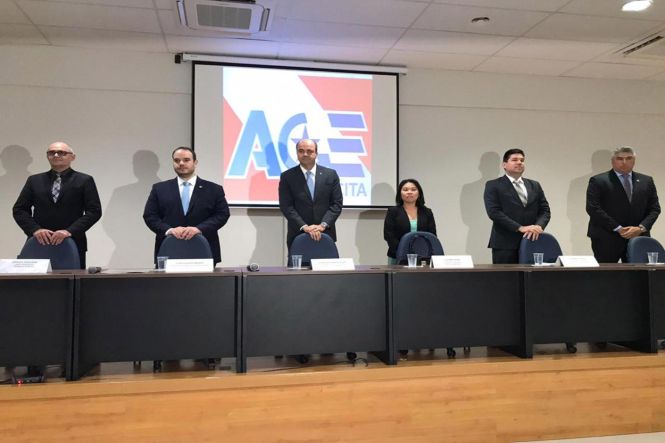 Os servidores públicos do Estado têm agora um novo instrumento de capacitação e aprimoramento da gestão pública. É o programa AGE Capacita, lançado pela Auditoria Geral do Estado (AGE) durante o I Seminário de Gestão, Controle e Resultado, que ocorreu na noite desta quarta-feira (15), no auditório do Igeprev, em Belém.

FOTO: ASCOM / AGE
DATA: 16.05.2019
BELÉM - PARÁ <div class='credito_fotos'>Foto: ASCOM / AGE   |   <a href='/midias/2019/originais/329a3077-d71d-4023-a344-18ceae86923c.jpg' download><i class='fa-solid fa-download'></i> Download</a></div>