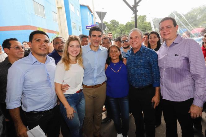 Na manhã desta sexta-feira (15), foi entregue à população o conjunto habitacional “Quinta dos Paricás”, no distrito de Icoaraci, em Belém. O governador do Estado, Helder Barbalho, o secretário nacional de habitação, Celso Toshiotmatsud e o prefeito municipal de Belém, Zenaldo Coutinho, estiveram presentes para fazer a entrega às famílias. Um empreendimento que teve um investimento de R$168 milhões de reais, todos do governo federal.

 FOTO: MARCO SANTOS / AGÊNCIA PARÁ
DATA: 15.03.2019
BELÉM - PA <div class='credito_fotos'>Foto: Marco Santos / Ag. Pará   |   <a href='/midias/2019/originais/329d341a-cf8d-4426-ae5d-90ccac53ec70.jpg' download><i class='fa-solid fa-download'></i> Download</a></div>