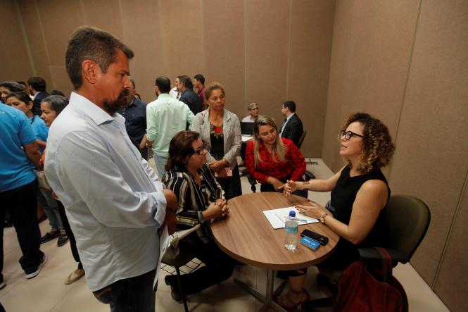 Prefeitos e lideranças da região sudestee participam das reuniões realizadas nesta quarta-feira (3), no Centro Regional de Governo, em Marabá, dentro das ações do programa Governo Por Todo o Pará, que transfere a agenda de trabalho do governador do Estado, Helder Barbalho, para municípios do interior. O prefeito de Tucuruí, Arthur Brito, disse que confia em soluções para os problemas da região. “É muito gratificante ver o governador Helder, junto com a sua equipe, vindo ao interior escutar os prefeitos, escutar as demandas da ponta”, ressaltou o gestor municipal.

FOTO MAYCON NUNES / AGENCIA PARA
DATA 03.04.2019
MARABA - PARA <div class='credito_fotos'>Foto: Maycon Nunes / Ag. Pará   |   <a href='/midias/2019/originais/33e25436-59c7-45af-8650-7a742daa4ee1.jpg' download><i class='fa-solid fa-download'></i> Download</a></div>