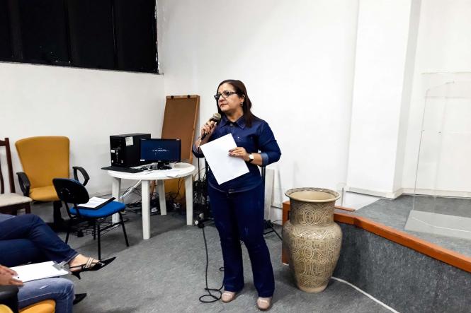 Cerca de 60 funcionários do Laboratório Central do Estado (Lacen-PA) participaram, na última terça-feira (19), da palestra “Acidente de Trabalho com Perfurocortante e Produtos Químicos”, proferida pelo médico do Trabalho Benones Carvalho, que é presidente da Sociedade Paraense de Medicina do Trabalho.

FOTO: ASCOM / SESPA
DATA: 22.02.2019
BELÉM - PA <div class='credito_fotos'>Foto: ASCOM / SESPA   |   <a href='/midias/2019/originais/341c940d-fca0-4de3-96e3-3233b03622ea.jpg' download><i class='fa-solid fa-download'></i> Download</a></div>