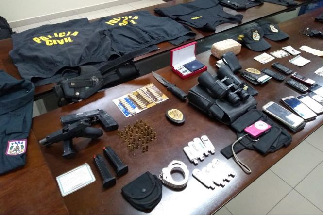 A Polícia Civil deflagrou, nesta quinta-feira (2), a operação "Sentinela" para cumprir mandados de prisão contra envolvidos em um grupo responsável por práticas de extorsão na região metropolitana de Belém.

FOTO: ASCOM / POLICIA CIVIL
DATA: 02.05.2019
BELÉM - PARÁ <div class='credito_fotos'>Foto: Ascom / Policia Civil   |   <a href='/midias/2019/originais/34574853-f467-40e8-8aa7-f14287fd6ac8.jpg' download><i class='fa-solid fa-download'></i> Download</a></div>