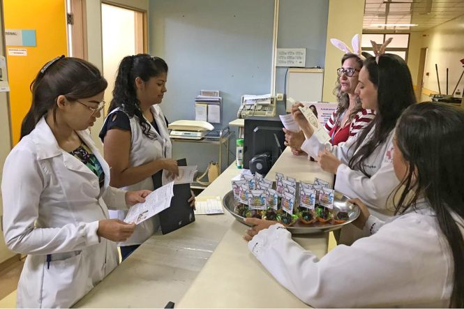 O Grupo de Trabalho de Humanização (GTH) do Hospital Geral de Tailândia (HGT) promoveu comemoração alusiva à Páscoa para usuários crianças internadas nas clínicas, setor de urgência emergência e em atendimento ambulatorial.

FOTO: ASCOM / HGT
DATA: 23.04.2019
TAILÂNIDA - PARÁ <div class='credito_fotos'>Foto: ASCOM / HGT   |   <a href='/midias/2019/originais/345d95f0-e45d-4d69-9805-dc4099a3dbee.jpg' download><i class='fa-solid fa-download'></i> Download</a></div>