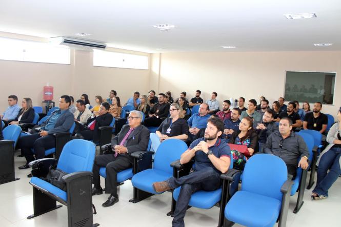 O delegado-geral Alberto Henrique Teixeira de Barros procedeu, nesta sexta-feira (11), à transmissão de cargo de superintendente da 6ª Região Integrada de Segurança Pública (6ª RISP), na sede da Polícia Civil, em Capanema, no nordeste paraense. Assumiu o cargo o delegado Temmer da Cunha Khayat em lugar do delegado Alberone Afonso Miranda Lobato. Na mesma ocasião, foi anunciado, pelo diretor de Polícia do Interior, delegado José Humberto Melo, que será criado, em Capanema, um Núcleo de Apoio à Investigação (NAI), vinculado ao NIP (Núcleo de Inteligência Policial), para auxiliar as ações de Polícia Judiciária na região. O novo NAI será comandado pelo delegado Alberone Lobato. Após a solenidade, a Superintendência da 6ª RISP recebeu a visita do governador do Estado, Helder Barbalho, e do vice-governador, Lúcio Vale. 

FOTO: ASCOM POLÍCIA CIVIL
DATA: 12.01.2019
CAPANEMA - PARÁ <div class='credito_fotos'>Foto: Polícia Civil   |   <a href='/midias/2019/originais/34e24c5f-22c0-422c-a55f-428b3d4eabc2.jpg' download><i class='fa-solid fa-download'></i> Download</a></div>