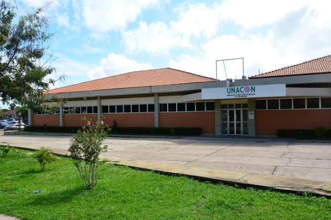 Durante o período de Carnaval a equipe da Unidade de Alta Complexidade em Oncologia Dr. Vítor Moutinho – Unacon Tucuruí tem percorrido locais de comemoração da festa de Momo, distribuindo preservativos e panfletos com orientações para  curtir o carnaval com segurança.         

FOTO: DIVULGAÇÃO
DATA: 05.03.2019
TUCURUÍ - PA <div class='credito_fotos'>Foto: Divulgação   |   <a href='/midias/2019/originais/3522f9e0-1ad8-4481-a0f6-0e86990fae7a.jpg' download><i class='fa-solid fa-download'></i> Download</a></div>