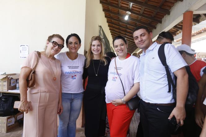A Escola Estadual de Ensino Fundamental e Médio Madre Imaculada, em Santarém, transformou-se em um grande centro de serviços direcionados à população nesta quinta-feira (21). É que hoje foi dia da Ação Cidadania do Programa ParáPaz, que faz parte da programação do Governo Por Todo o Pará. 

FOTO: MARCO SANTOS / AGÊNCIA PARÁ
DATA: 21.03.2019
SANTARÉM - PA <div class='credito_fotos'>Foto: Marco Santos / Ag. Pará   |   <a href='/midias/2019/originais/35269157-a35e-477e-9d2a-a0a239fc66bf.jpg' download><i class='fa-solid fa-download'></i> Download</a></div>