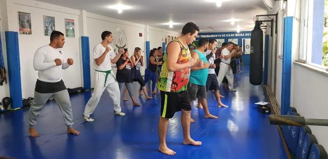 Um grupo de mais de 40 agentes penitenciários da Superintendência do Sistema Penitenciário do Estado (Susipe) participou, nesta quarta-feira (3), de uma oficina de defesa pessoal “Krav Maga”. A iniciativa é da Coordenadoria de Assistência e Valorização do Servidor (Cavs), com o objetivo de preparar os servidores para situações de crises nas unidades penais.
FOTO: ASCOM / SUSIPE
DATA: 03.04.2019
BELÉM - PARÁ <div class='credito_fotos'>Foto: ASCOM SUSIPE   |   <a href='/midias/2019/originais/354700aa-cada-4f1d-a06e-0e09248f7900.jpg' download><i class='fa-solid fa-download'></i> Download</a></div>