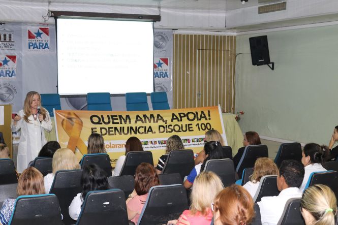 Um Seminário realizado na Fundação Santa Casa do Pará com as equipes da ParáPaz e também do hospital discutiu, na quarta-feira (15), sobre o trabalho integrado entre as instutições para o atendimento às vítimas de violência sexual.

FOTO: ASCOM / SANTA CASA
DATA: 16.05.2019
BELÉM - PARÁ <div class='credito_fotos'>Foto: Ascom Santa Casa   |   <a href='/midias/2019/originais/36fb227d-87d2-4991-b40e-cafb6a0c6b46.jpg' download><i class='fa-solid fa-download'></i> Download</a></div>