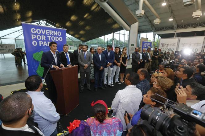 A partir desta segunda-feira (25), 200 agentes da Força Nacional já estão reforçando a segurança pública em cinco bairros de Belém (Guamá, Jurunas, Terra Firme, Cabanagem e Benguí), e em áreas críticas dos municípios de Ananindeua e Marituba. O pontapé inicial da operação “Nazaré” – uma homenagem à padroeira do Pará – foi dado no final da tarde pelo governador do Estado, Helder Barbalho, em cerimônia realizada no Hangar Centro de Convenções. De lá, as 44 viaturas da corporação seguiram para dar início às atividades ostensivas, a serem realizadas em parceria com o sistema estadual de segurança, pelo prazo inicial de 90 dias, que podem ser prorrogados por igual período, de acordo com a necessidade.

FOTO: MARCELO SEABRA / AGÊNCIA PARÁ
DATA: 25.03.2019
BELÉM - PA <div class='credito_fotos'>Foto: Marcelo Seabra / Ag. Pará   |   <a href='/midias/2019/originais/383d97c3-2919-49cf-9dea-07f5b15cb8c4.jpg' download><i class='fa-solid fa-download'></i> Download</a></div>