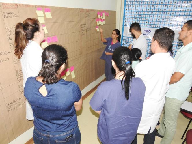           Gestores do Hospital Regional Público da Transamazônica (HRPT), em Altamira (PA), definiram o planejamento estratégico que norteará as ações de atuação e gestão da unidade de saúde no biênio 2019/2020. Entre as ações programas estão a maior interação com a comunidade local por meio de palestras educativas, mudanças nos processos de assistência à pacientes internados, redução de custos e de emissão de CO2 através do plantio de mudas, por exemplo.

FOTO: DIVULGAÇÃO / HRPT
DATA: 07.02.2019
ALTAMIRA - PARÁ

 <div class='credito_fotos'>Foto: ASCOM HRPT   |   <a href='/midias/2019/originais/38cff523-6214-43d9-9f6f-59eed435654b.jpg' download><i class='fa-solid fa-download'></i> Download</a></div>