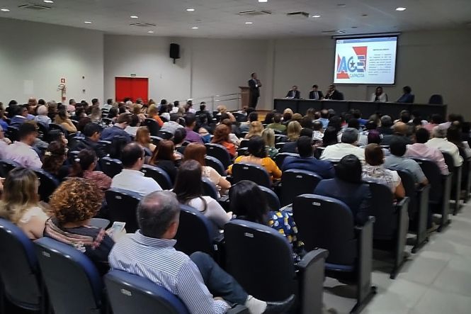 Uma reunião técnica, realizada no auditório do IGEPREV, em Belém, deu início ao programa de capacitação e valorização de Agentes Públicos de Controle Interno, promovido pela Auditoria Geral do Estado.

FOTO: DIVULGAÇÃO
DATA: 24.04.2019
BELÉM - PARÁ <div class='credito_fotos'>Foto: Divulgação   |   <a href='/midias/2019/originais/3917425e-397b-4a56-b6dd-104f73448f0d.jpg' download><i class='fa-solid fa-download'></i> Download</a></div>