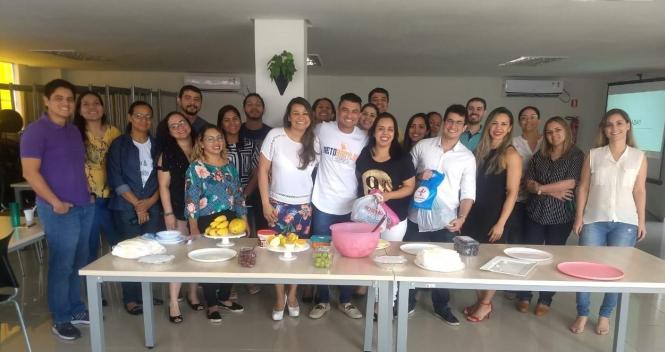 Servidores que demonstram práticas individuais que superam as competências funcionais e repercutem positivamente no ambiente de trabalho, com reflexo na melhoria da qualidade de vida e no clima organizacional na Secretaria de Meio Ambiente e Sustentabilidade (Semas), têm recebido apoio da instituição ambiental, por meio da Coordenadoria de Gestão de Pessoas (CGP), por atuar em a favor do meio ambiente, da sustentabilidade e da relação interpessoal no órgão ambiental do Pará. No ano de 2018, a CGP também promoveu o projeto Projeto RH Itinerante: Qualidade de Vida para o Servidor (foto), que reforçou a integração entre os funcionários e esclareceu o funcionamento da Semas, esclarecendo a tramitação necessária aos processos e os direitos e deveres de cada profissional e dos estagiários. A atividade percorreu as diretorias da secretaria, o Centro Integrado de Monitoramento Ambiental (Cimam) e os Núcleos Regionais (Nures) sediados nos municípios de Paragominas, nordeste do Pará; Altamira, região Xingu; Itaituba, Tapajós; e Santarém no Baixo Amazonas.

FOTO: ASCOM / SEMAS
DATA: 04.01.2019
BELÉM - PARÁ <div class='credito_fotos'>Foto: ASCOM SEMAS   |   <a href='/midias/2019/originais/392ef63f-a489-4d28-809f-826cf0367bc3.jpg' download><i class='fa-solid fa-download'></i> Download</a></div>