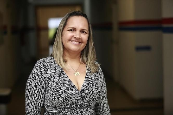 A Escola de Governança do Pará (EGPA) entregou, no final da tarde desta quinta-feira (4), em Marabá, cerca de 100 certificados de conclusão de cursos de capacitação oferecidos a servidores públicos estaduais e de diversos municípios do sul e sudeste paraense. As regiões recebem, até esta sexta-feira (5), o programa Governo Por Todo o Pará, iniciativa da gestão estadual que leva a administração para mais perto das diferentes regiões do Estado.

NA FOTO: FRANCILENE ARAUJO

FOTO: MAYCON NUNES / AGENCIA PARA
DATA: 04.04.2019
MARABA - PARA <div class='credito_fotos'>Foto: Maycon Nunes / Ag. Pará   |   <a href='/midias/2019/originais/393c7eda-3978-428e-b6b3-a65de2775e47.jpg' download><i class='fa-solid fa-download'></i> Download</a></div>