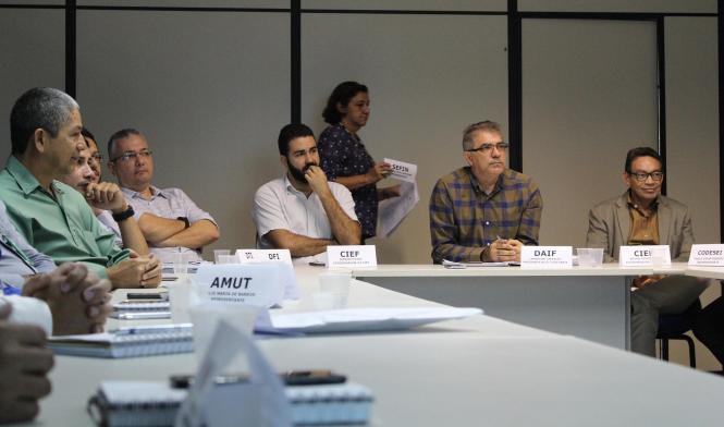 A primeira reunião do grupo cota-parte, formado por representantes da Secretaria de Estado da Fazenda (Sefa) e das associações de municípios paraenses foi realizada nesta sexta-feira (15), na sede do órgão. A equipe apura os índices de partição dos recursos relativos a 25% da arrecadação do Imposto sobre Operações relativas à Circulação de Mercadorias, e sobre Prestação de Serviços de Transporte Interestadual e Intermunicipal e de Comunicação (ICMS), que pertencem aos municípios, que irá vigorar em 2020.


FOTO: ASCOM / SEFA
DATA 15.02.2019
BELÉM - PARÁ <div class='credito_fotos'>Foto: Ascom Sefa   |   <a href='/midias/2019/originais/393d035f-381c-4515-9ad1-2e1bfe672ed7.jpg' download><i class='fa-solid fa-download'></i> Download</a></div>