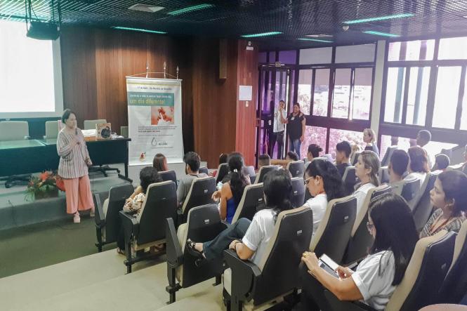 Nesta quarta-feira (17), a Fundação Centro de Hemoterapia e Hematologia (Hemopa) promoveu evento de educação em saúde comemorativo ao Dia Mundial da Hemofilia com o tema “Conscientização: o primeiro passo para o cuidado”. O evento aconteceu de 8h30 às 12h, no auditório da sede do Hemocentro, em Belém, onde os pacientes e familiares foram acolhidos pela equipe multidisciplinar.

FOTO: DIVULGAÇÃO
DATA: 17.04.2019
BELÉM - PARÁ <div class='credito_fotos'>Foto: Divulgação   |   <a href='/midias/2019/originais/395e5994-6c12-4106-a80d-0283e7b26e16.jpg' download><i class='fa-solid fa-download'></i> Download</a></div>