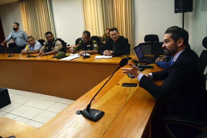 Cerca de 300 agentes de segurança em 64 veículos estarão nas ruas na Operação Pré-Carnaval 2019, que será realizada pela Secretaria de Estado de Segurança Pública e Defesa Social (Segup) no período de 26 de janeiro a 24 de fevereiro, em Belém. O objetivo é garantir segurança e tranquilidade aos foliões, que a cada ano estão em maior número pelas ruas da Cidade Velha nesta época do ano. Os detalhes da operação foram apresentados à imprensa na manhã desta quinta-feira (24), na sede da Segup.

FOTO: ELIELSON MODESTO/ ASCOM SEGUP
DATA: 24.01.2019
BELÉM - PARÁ <div class='credito_fotos'>Foto: Elielson Modesto / Ascom Segup   |   <a href='/midias/2019/originais/3a936a9e-a3c5-4c84-beb5-ffcfa4992d9c.jpg' download><i class='fa-solid fa-download'></i> Download</a></div>