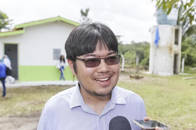Quase 200 famílias serão beneficiadas, direta e indiretamente, com a abertura da agroindústria de beneficiamento de frutas na comunidade de Vila São Manoel, na zona rural de Moju, no nordeste paraense. A inauguração aconteceu neste sábado (16), e contou com a presença do governador do Estado, Helder Barbalho, e da prefeita do município, Nilma Lima.

FOTO: MARCELO SEABRA / AGÊNCIA PARÁ
DATA: 16.03.2019
MOJU - PA <div class='credito_fotos'>Foto: Marcelo Seabra / Ag. Pará   |   <a href='/midias/2019/originais/3ac6c93c-b68c-4d4d-a524-f310ec2b347f.jpg' download><i class='fa-solid fa-download'></i> Download</a></div>