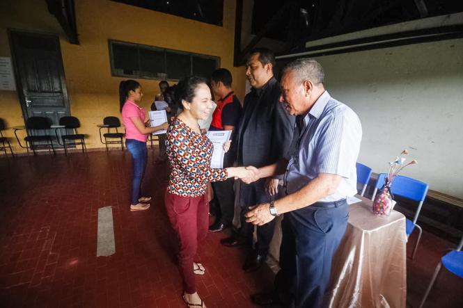 Um grupo de 80 internos do Centro de Recuperação Feminino e da Central de Triagem Metropolitana II de Ananindeua participaram, na manhã desta quarta-feira (17), da certificação do curso de Operador de Computador, promovido pelo Serviço Nacional de Aprendizagem Industrial (Senai), em parceria com a Superintendência do Sistema Penitenciário do Estado (Susipe).

FOTO: ASCOM / SUSIPE
DATA: 17.04.2019
BELÉM -PARÁ <div class='credito_fotos'>Foto: ASCOM / SUSIPE   |   <a href='/midias/2019/originais/3b0615fa-135d-46ad-a61c-498c59b882c5.jpg' download><i class='fa-solid fa-download'></i> Download</a></div>