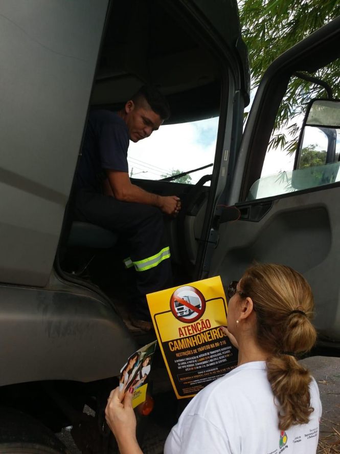 Um feriado de tranquilidade e segurança no trânsito. Pelo menos em Salinópolis, na região nordeste, o Departamento de Trânsito do Estado do Pará (Detran/PA) não teve muitos problemas na organização do trânsito durante o período da Semana Santa.

FOTO: ASDECOM DETRAN PA
DATA: 22.04.2019
BELÉM - PARÁ <div class='credito_fotos'>Foto: ASDECOM / DETRAN   |   <a href='/midias/2019/originais/3b6d91f0-ea41-4c06-94fa-b77a0369064c.jpg' download><i class='fa-solid fa-download'></i> Download</a></div>