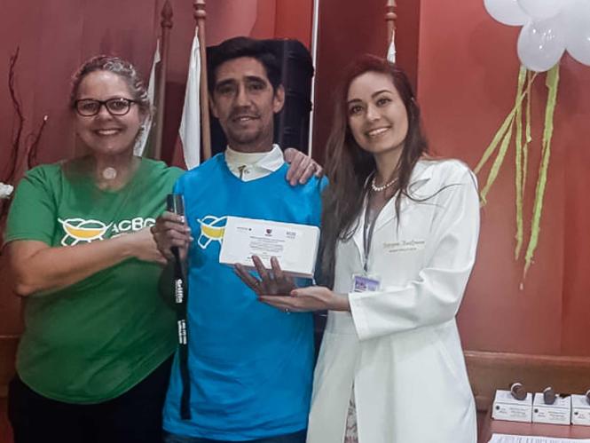 A voz é uma das principais ferramentas de comunicação usadas pelo ser humano. É produzida na laringe pelas vibrações das pregas vocais sob pressão do ar vinda dos pulmões durante o ato da expiração. Mas aqueles submetidos à laringectomia total, (remoção da laringe devido ao câncer, incluindo a cartilagem tireoide, cordas vocais e epiglote), perdem a voz definitivamente. Uma situação que interfere na vida pessoal e profissional das pessoas.

FOTO: DIVULGAÇÃO
DATA: 26.02.2019
BELÉM - PA <div class='credito_fotos'>Foto: Divulgação   |   <a href='/midias/2019/originais/3ba0149f-e9b0-498a-a906-1ccc7e9fb1b8.jpg' download><i class='fa-solid fa-download'></i> Download</a></div>