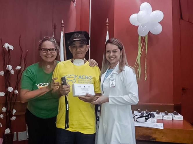 A voz é uma das principais ferramentas de comunicação usadas pelo ser humano. É produzida na laringe pelas vibrações das pregas vocais sob pressão do ar vinda dos pulmões durante o ato da expiração. Mas aqueles submetidos à laringectomia total, (remoção da laringe devido ao câncer, incluindo a cartilagem tireoide, cordas vocais e epiglote), perdem a voz definitivamente. Uma situação que interfere na vida pessoal e profissional das pessoas.

FOTO: DIVULGAÇÃO
DATA: 26.02.2019
BELÉM - PA <div class='credito_fotos'>Foto: Divulgação   |   <a href='/midias/2019/originais/3bce1929-872b-47cb-8c94-12bbee86f1eb.jpg' download><i class='fa-solid fa-download'></i> Download</a></div>