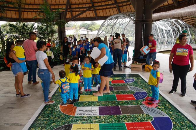 O Parque do Utinga recebeu na manhã desta segunda (25), a abertura da Semana da Festa Anual das Árvores, promovida pelo Instituto de Desenvolvimento Florestal e da Biodiversidade do Estado do Pará (Ideflor-Bio), com a presença de mais de 500 pessoas, entre parceiros e visitantes. Palestras, plantação de mudas e trilhas, sempre voltadas à educação e conscientização ambiental, fizeram parte da programação.  

FOTO: WAGNER SANTANA / AGÊNCIA PARÁ
DATA: 25.03.2019
BELÉM - PA <div class='credito_fotos'>Foto: Wagner Santana / Ag. Pará   |   <a href='/midias/2019/originais/3bfcbad3-a4b0-4b57-a7d5-4962079197f5.jpg' download><i class='fa-solid fa-download'></i> Download</a></div>