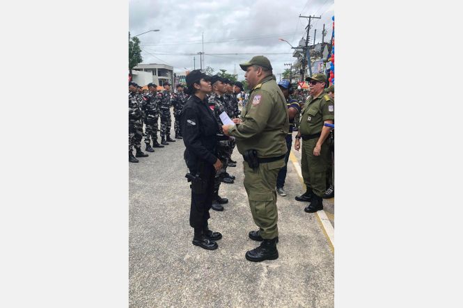 O Comando de Policiamento Regional XII da Polícia Militar, com sede no município de Breves, no arquipélago do Marajó, realizou nesta terça-feira (7) a solenidade de formatura do Curso de Táticas Operacionais. O evento teve a presença do comandante-geral da PM, coronel José Dilson Melo de Souza Júnior, entre outras autoridades civis e militares.

FOTO: ASCOM / POLÍCIA MILITAR
DATA: 07.05.2019
BREVES - PARÁ <div class='credito_fotos'>Foto: ASCOM / PMPA   |   <a href='/midias/2019/originais/3c312136-d223-4a51-aba3-f128ae43589b.jpg' download><i class='fa-solid fa-download'></i> Download</a></div>