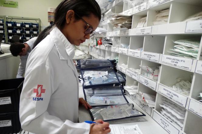 Começou nesta segunda-feira, (21), a 1ª Semana de Farmácia Hospitalar do Hospital Público Estadual Galileu (HPEG), em Belém (PA). Gerenciado pela Pró-Saúde Associação Beneficente de Assistência Social e Hospitalar, sob contrato com a Secretaria de Estado de Saúde Pública (Sespa), o evento celebra o Dia Nacional do Farmacêutico, comemorado no dia 20 de janeiro.

FOTO: ASCOM HPEG
DATA: 21.01.2019
ANANINDEUA - PARÁ <div class='credito_fotos'>Foto: ASCOM / HPEG   |   <a href='/midias/2019/originais/3c988cc3-bae1-492b-bbee-b348c022ddf3.jpg' download><i class='fa-solid fa-download'></i> Download</a></div>