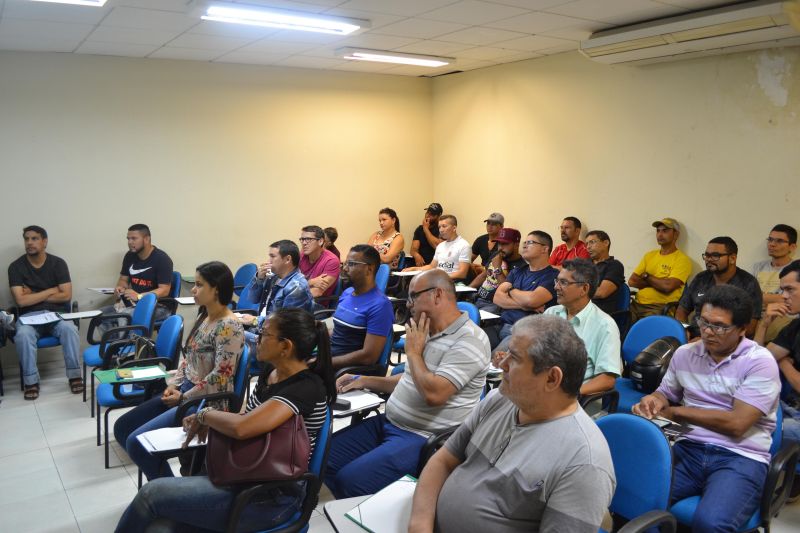 O Departamento de Trânsito do Estado do Pará (Detran/PA) ministrou um treinamento durante esta semana para 60 agentes da Superintendência Executiva de Mobilidade Urbana de Belém (Semob), com o objetivo de capacitá-los ao trabalho de levantamento de acidentes de trânsito. A capacitação atendeu duas turmas, com 30 agentes cada, e encerrou nesta sexta-feira (31).

FOTO: ASCOM / DETRAN
DATA: 31.05.2019
BELÉM - PARÁ <div class='credito_fotos'>Foto: ASCOM / DETRAN   |   <a href='/midias/2019/originais/3db9c376-57a1-424d-8135-fe423753e921.jpg' download><i class='fa-solid fa-download'></i> Download</a></div>