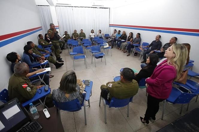A Escola de Governança do Pará (EGPA) entregou, no final da tarde desta quinta-feira (4), em Marabá, cerca de 100 certificados de conclusão de cursos de capacitação oferecidos a servidores públicos estaduais e de diversos municípios do sul e sudeste paraense. As regiões recebem, até esta sexta-feira (5), o programa Governo Por Todo o Pará, iniciativa da gestão estadual que leva a administração para mais perto das diferentes regiões do Estado.

FOTO: MAYCON NUNES / AGENCIA PARA
DATA: 04.04.2019
MARABA - PARA <div class='credito_fotos'>Foto: Maycon Nunes / Ag. Pará   |   <a href='/midias/2019/originais/3dc4ba8d-14d0-45ba-9393-63e125fb8359.jpg' download><i class='fa-solid fa-download'></i> Download</a></div>