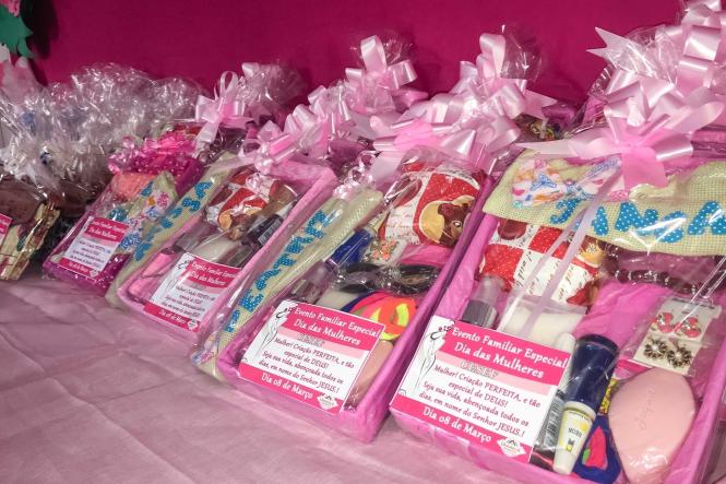 Uma programação animada, inclusiva e diversificada marcou as comemorações ao Dia Internacional da Mulher, nesta sexta-feira (08), das servidoras e adolescentes que cumprem medida socioeducativa de internação no Centro Socioeducativo Feminino (Cesef), localizado em Ananindeua, Região Metropolitana de Belém.

FOTO: ASCOM / FASEPA
DATA: 08.03.2019
BELÉM - PA <div class='credito_fotos'>Foto: ASCOM / FASEPA   |   <a href='/midias/2019/originais/3f690bf7-d675-4973-b822-b2a4760b96ac.jpg' download><i class='fa-solid fa-download'></i> Download</a></div>