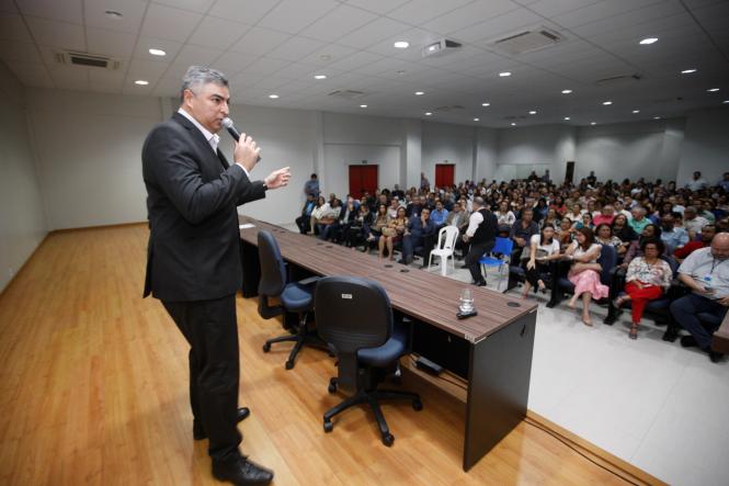 As diretrizes e as metodologias que deverão ser adotadas no processo de elaboração do Plano Plurianual (PPA) 2020-2023 foram apresentadas, na tarde desta quinta-feira (11), durante o evento oficial de abertura do PPA. O encontro, promovido pela Secretaria de Estado de Planejamento (Seplan), ocorreu no auditório do Instituto de Gestão Previdenciária do Estado do Pará (Igeprev), com a participação de quase 280 técnicos de diversos órgãos e instituições da administração estadual.

FOTOS: JADER PAES / AGÊNCIA PARÁ
DATA: 12.04.2019
BELÉM - PARÁ <div class='credito_fotos'>Foto: Jader Paes / Agência Pará   |   <a href='/midias/2019/originais/3f7329a5-051c-46e1-b1b7-ecd190d878c3.jpg' download><i class='fa-solid fa-download'></i> Download</a></div>