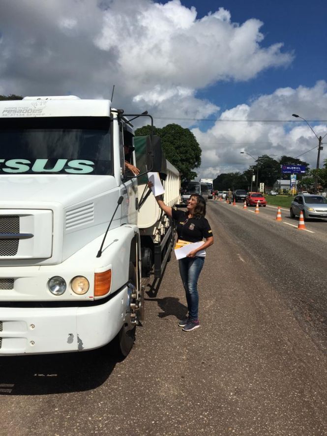 Um feriado de tranquilidade e segurança no trânsito. Pelo menos em Salinópolis, na região nordeste, o Departamento de Trânsito do Estado do Pará (Detran/PA) não teve muitos problemas na organização do trânsito durante o período da Semana Santa.

FOTO: ASDECOM DETRAN PA
DATA: 22.04.2019
BELÉM - PARÁ <div class='credito_fotos'>Foto: ASDECOM / DETRAN   |   <a href='/midias/2019/originais/3f76c222-8725-4016-b33b-38f244d305b5.jpg' download><i class='fa-solid fa-download'></i> Download</a></div>