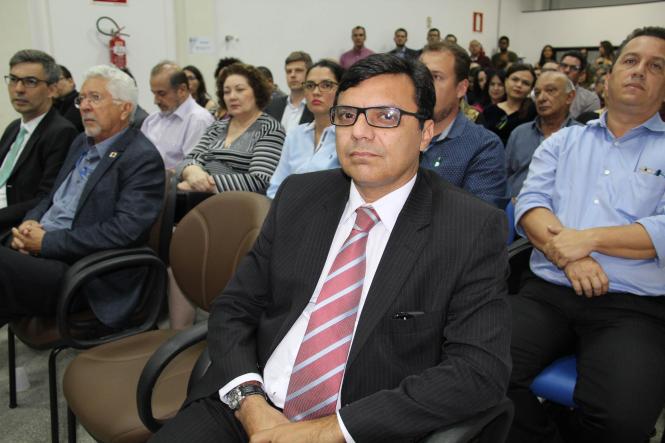 A Fundação de Ciência e Tecnologia Guamá, organização social responsável pela gestão do Parque de Ciência e Tecnologia Guamá, realizou na quinta-feira (17), a cerimônia de posse de sua nova diretoria executiva, eleita pelo conselho curador da instituição para o triênio 2019/2021. O evento foi realizado no auditório do prédio "Espaço Inovação", em Belém. Mais de 100 pessoas, entre autoridades do governo, da comunidade acadêmica e representantes do ecossistema de inovação do estado do Pará participaram do evento. Na foto, Mauro O' de Almeida_titular da Semas.

FOTO: ADIWALDO SIQUEIRA/DIVULGAÇÃO
DATA: 18.01.2019
BELÉM - PARÁ <div class='credito_fotos'>Foto: Adiwaldo Siqueira/divulgação   |   <a href='/midias/2019/originais/3f83712f-9279-41e2-b7be-03283e9fbf25.jpg' download><i class='fa-solid fa-download'></i> Download</a></div>