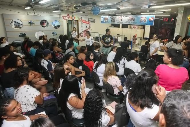 A Fundação Hemopa agradece e parabeniza os cerca de 600 voluntários que compareceram no primeiro dia da campanha “Folia que Salva Vidas”, no sábado, 16, superando a meta de 500 comparecimentos. A ação resultou em aproximadamente 430 doações voluntárias de sangue, que vão ajudar mais de 1.700 pacientes adultos.

FOTO: WAGNER SANTANA / AGÊNCIA PARÁ
DATA: 17.02.2019
BELÉM - PA <div class='credito_fotos'>Foto: Wagner Santana / Ag. Pará   |   <a href='/midias/2019/originais/3f9c9bad-2e9c-4d06-b7c7-cbf1e061079e.jpg' download><i class='fa-solid fa-download'></i> Download</a></div>