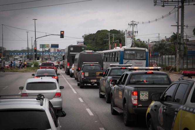 A tropa da Força Nacional começa a chegar no Pará nesta sexta-feira (22). Os agentes chegam a Belém por diversas rotas e meios, em dias alternados, vindos de Itaituba, no sudoeste paraense; do estado de Sergipe, no nordeste brasileiro; e de Brasília, Distrito Federal. Todos os 200 agentes e as 40 viaturas deverão se reunir, na próxima segunda-feira (25) quando ocorrerá uma solenidade de apresentação que marcará o início das atividades da Força Nacional na Região Metropolitana de Belém (RMB).

FOTO: FERNANDO ARAÚJO / AGÊNCIA PARÁ
DATA:22.03.2019
BELÉM - PARÁ <div class='credito_fotos'>Foto: Fernando Araújo/Ag. Pará   |   <a href='/midias/2019/originais/3fe7e50f-46cd-4179-8e5a-e5c4d411072e.jpg' download><i class='fa-solid fa-download'></i> Download</a></div>
