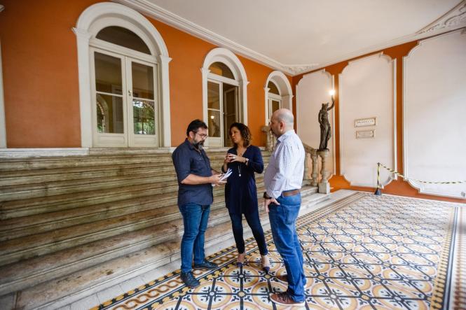 O Theatro da Paz, um dos locais mais representativos e importantes da cultura paraense, com 141 anos de história, passará por obras de manutenção e restauro nos próximos meses. A reforma ocorre em função de problemas na cobertura estrutural do prédio, que vem causando infiltrações e fissuras no forro de estuque, além de haver a presença de vegetação aérea na fachada.

FOTO: WAGNER SANTANA - AGÊNCIA PARÁ
DATA: 12.03.2019
BELÉM - PA <div class='credito_fotos'>Foto: Wagner Santana / Ag. Pará   |   <a href='/midias/2019/originais/4006d322-928c-4cc7-93f2-934aa3319f86.jpg' download><i class='fa-solid fa-download'></i> Download</a></div>