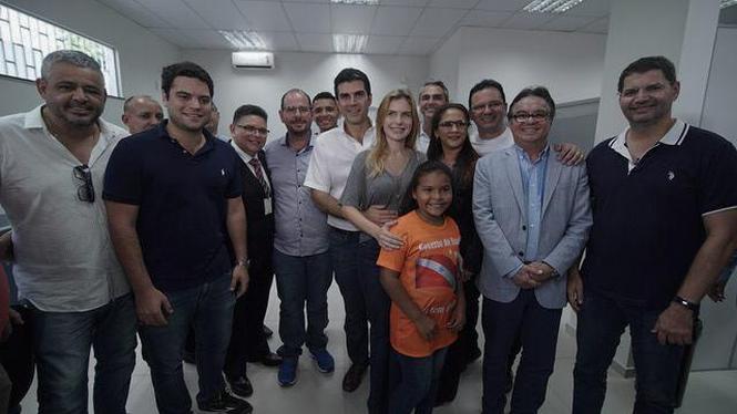 O governador Helder Barbalho e o vice-governador, Lúcio Vale, inauguraram neste sábado (23) a segunda agência do Banco do Estado do Pará (Banpará) em 80 dias de governo, dessa vez no município de Porto de Moz, no oeste paraense. 

FOTO: MARCO SANTOS / AG. PARÁ
DATA: 23.03.3029
PORTO DE MOZ - PARÁ <div class='credito_fotos'>Foto: Marco Santos / Ag. Pará   |   <a href='/midias/2019/originais/401aa91d-6c5a-4638-b5bc-ead96dd00055.jpg' download><i class='fa-solid fa-download'></i> Download</a></div>