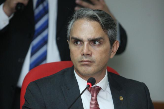 A Secretaria de Estado de Planejamento e Administração (Seplan) e a Secretaria de Estado da Fazenda (Sefa) apresentaram, em audiência pública realizada na tarde desta terça-feira (19), o balanço das despesas e receitas do Estado, no que se refere às metas fiscais do 3º quadrimestre de 2018. Os números foram apresentados no plenário da Comissão de Fiscalização Financeira e Orçamentária da Assembleia Legislativa do Estado do Pará (Alepa). Dentre os indicadores apontados, percebeu-se que, no período analisado, a receita corrente líquida do Estado apresentou um aumento de 25%, enquanto as despesas de custeio tiveram aumento 50%, gerando um déficit fiscal para o Estado.

FOTO: JADER PAES / AGÊNCIA PARÁ
DATA: 19.02.2019
BELÉM - PA <div class='credito_fotos'>Foto: JADER PAES / AGÊNCIA PA   |   <a href='/midias/2019/originais/40b500e1-869f-4ab7-85da-b0ccacb1b24e.jpg' download><i class='fa-solid fa-download'></i> Download</a></div>