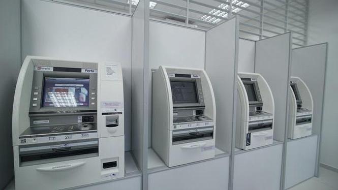 O governador Helder Barbalho e o vice-governador, Lúcio Vale, inauguraram neste sábado (23) a segunda agência do Banco do Estado do Pará (Banpará) em 80 dias de governo, dessa vez no município de Porto de Moz, no oeste paraense. 

FOTO: MARCO SANTOS / AG. PARÁ
DATA: 23.03.3029
PORTO DE MOZ - PARÁ <div class='credito_fotos'>Foto: Marco Santos / Ag. Pará   |   <a href='/midias/2019/originais/40d64935-e3af-4870-9cbf-6b573530b656.jpg' download><i class='fa-solid fa-download'></i> Download</a></div>