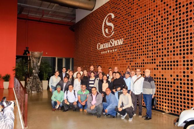 Visitas a grandes fábricas de chocolate da Região Metropolitana de São Paulo integraram a programação, realizada nesta quinta-feira (11), pela comitiva paraense que está em São Paulo (SP) para participar do “Chocolat São Paulo 2019”, um festival internacional de chocolate e cacau que ocorre de sexta-feira (12) a domingo (14), com uma expectativa de público estimada em 50 mil pessoas durante o evento. A agenda dos produtores de cacau e empreendedores que atuam no beneficiamento do fruto foi montada pela organização da comissão do Pará, com a intenção de trazer cada vez mais conhecimento sobre a cadeia produtiva cacaueira e técnicas de manuseio.

FOTO; DIVULGAÇÃO
DATA: 11.04.2019
BELÉM - PA <div class='credito_fotos'>Foto: Divulgação   |   <a href='/midias/2019/originais/40e102cb-3e0a-4f62-b196-8602433efa2f.jpg' download><i class='fa-solid fa-download'></i> Download</a></div>