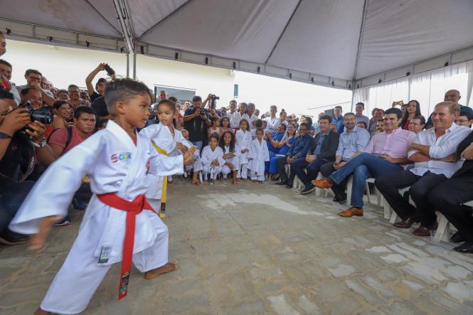 O governador do Estado, Helder Barbalho, entregou neste sábado (2), a nova delegacia do município de Jacundá e um posto de identificação no município do sudeste do Pará. O espaço passou por uma reforma completa, que foi realizada com recursos do Fundo de Investimento em Segurança Pública (FISP), com custo total de R$ 987.633,15.

FOTO: MARCO SANTOS/AG. PARÁ
DATA: 31.01.2019
JACUNDÁ - PARÁ <div class='credito_fotos'>Foto: Marco Santos / Ag. Pará   |   <a href='/midias/2019/originais/41705e19-2eb4-4c68-80f9-86f9a8729333.jpg' download><i class='fa-solid fa-download'></i> Download</a></div>