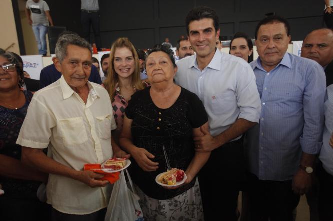 Marabá completa 106 anos nesta sexta-feira (5) e as comemorações iniciaram cedo. Um bolo de 16 metros fez parte de um café da manhã especial servido na orla do município. Sede do Governo desde a quarta-feira (3), a cidade receberá mais investimentos anunciados pelo governo do estado.

FOTO: MAYCON NUNES / AGENCIA PARA
DATA: 05.04.2019
MARABA - PARA <div class='credito_fotos'>Foto: Maycon Nunes / Ag. Pará   |   <a href='/midias/2019/originais/41f046ea-3de3-44b1-9f62-530388632a6a.jpg' download><i class='fa-solid fa-download'></i> Download</a></div>