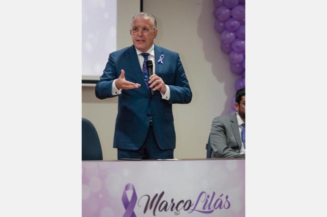 Gestões dos 144 municípios paraenses já estão convocadas a mobilizar mulheres adultas para a adesão ao exame preventivo a fim de detectar, o quanto antes, lesões que podem se transformar num câncer de colo de útero. Essa orientação é o mote da campanha “Março Lilás por todo o Pará”, que a Secretaria de Estado de Saúde Pública (Sespa) acaba de lançar a fim de combater a principal causa de morte por câncer de mulheres no Pará e como parte da programação do governo do Estado, em alusão ao mês da mulher.

FOTO: RICARDO AMANJÁS / AGÊNCIA PARÁ
DATA: 12.03.2019
BELÉM - PA <div class='credito_fotos'>Foto: Ricardo Amanajás / Ag. Pará   |   <a href='/midias/2019/originais/4206972f-9959-4d97-92e9-aadcc2273064.jpg' download><i class='fa-solid fa-download'></i> Download</a></div>