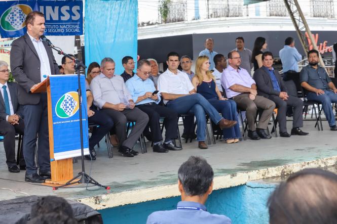 Fazendo parte da agenda do Programa Governo Por Todo o Pará em Santarém, o governador Helder Barbalho participou, nesta sexta-feira (22), da inauguração do PrevBarco, unidade móvel e flutuante do Instituto Nacional do Seguro Social (INSS), que vai levar atendimento previdenciário às comunidades da região fluvial do oeste do Pará. Helder fez questão de estar no evento e conferir as instalações do barco que irá levar atendimento à população ribeirinha do Estado.

FOTO> MARCO SANTOS / AGÊNCIA PARÁ
DATA: 22.03.2019
SANTARÉM - PA <div class='credito_fotos'>Foto: Marco Santos / Ag. Pará   |   <a href='/midias/2019/originais/422b7efe-405a-4992-9283-ffeb213162b7.jpg' download><i class='fa-solid fa-download'></i> Download</a></div>