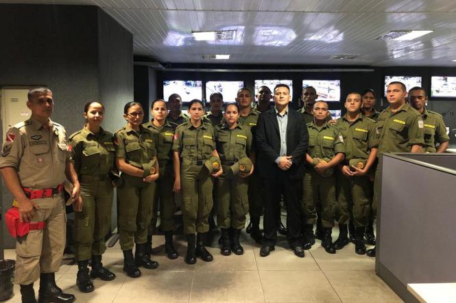 Cerca de 90 alunos soldados do 6º e 7º Batalhão do Centro de Formação e Aperfeiçoamento de Praças Coronel Moreira (Cfap), da Polícia Militar do Pará (PMPA), realizaram visita técnica no Centro Integrado de Operações (Ciop), nesta quarta (20) e quinta-feira (21). O objetivo é ampliar a visão de experiência técnica de trabalho do policial militar, a partir das instruções recebidas no curso e da visualização do funcionamento do Ciop.

FOTO: ASCOM / CIOP
DATA: 21.03.2019
BELÉM - PA <div class='credito_fotos'>Foto: ASCOM /CIOP   |   <a href='/midias/2019/originais/423ee845-23d0-4001-b3ab-6297ba44b944.jpg' download><i class='fa-solid fa-download'></i> Download</a></div>