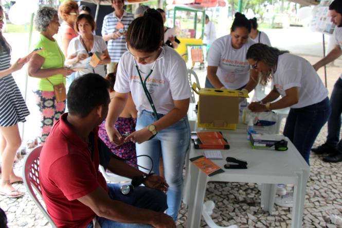 Há cinco anos, a campanha “Janeiro Branco” coloca a importância dos cuidados com a saúde mental em evidência e alerta para a importância de debates sobre o assunto de forma cada vez mais clara. Em Belém, os hospitais Público Estadual Galileu, Oncológico Infantil e Metropolitano de Urgência e Emergência, aderiram à campanha e realizaram programações direcionadas a colaboradores, pacientes e acompanhantes, com atividades lúdicas, atividades de relaxamento e palestras sobre o tema. 

FOTO: ASCOM HOIOL
DATA: 30.01.2019
ANANINDEUA - PARÁ <div class='credito_fotos'>Foto: ASCOM HOL   |   <a href='/midias/2019/originais/428a8bd9-5ba5-4192-9129-70a47f23d238.jpg' download><i class='fa-solid fa-download'></i> Download</a></div>