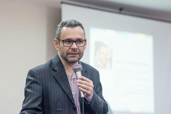 O presidente da Imprensa Oficial do Estado (IOE), Jorge Panzera, se reúne nesta sexta-feira (22), às 15h, com o prefeito de Santarém, Nélio Aguiar, que está à frente da Federação das Associações dos Municípios do Estado do Pará (Famep) e com representantes da Associação dos Municípios da Calha Norte (Amucan) e da Associação dos Municípios do Oeste do Pará (Amut).

NA FOTO: JORGE PANZERA

FOTO: ASCOM / IOE
DATA: 21.03.2019
SANTARÉM - PARÁ

 <div class='credito_fotos'>Foto: ASCOM IOE   |   <a href='/midias/2019/originais/42ee4cfa-276e-4860-8dc3-fdb937e79044.jpg' download><i class='fa-solid fa-download'></i> Download</a></div>