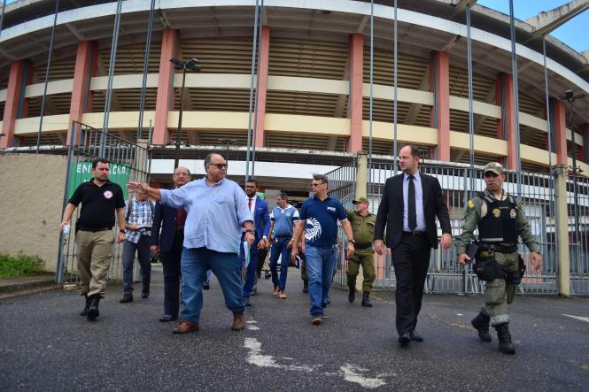 Uma reunião entre representantes dos órgãos da Segurança Pública integrados, Secretaria de Estado de Esporte e Lazer (Seel), Ministério Público do Estado (MPE), Federação Paraense de Futebol, Tribunal de Justiça Desportiva do Pará e representantes dos clubes de futebol do Pará, discutiu, nesta quinta-feira (28), ações de melhorias para o Estádio Estadual Jornalista Edgar Proença, o Mangueirão.

FOTO: ELIELSON MODESTO / ASCOM SEGUP
DATA: 28.03.2019
BELÉM - PA <div class='credito_fotos'>Foto: Elielson Modesto / Ascom Segup   |   <a href='/midias/2019/originais/4326d37a-a8d3-4ae0-b515-fec569e20dd4.jpg' download><i class='fa-solid fa-download'></i> Download</a></div>